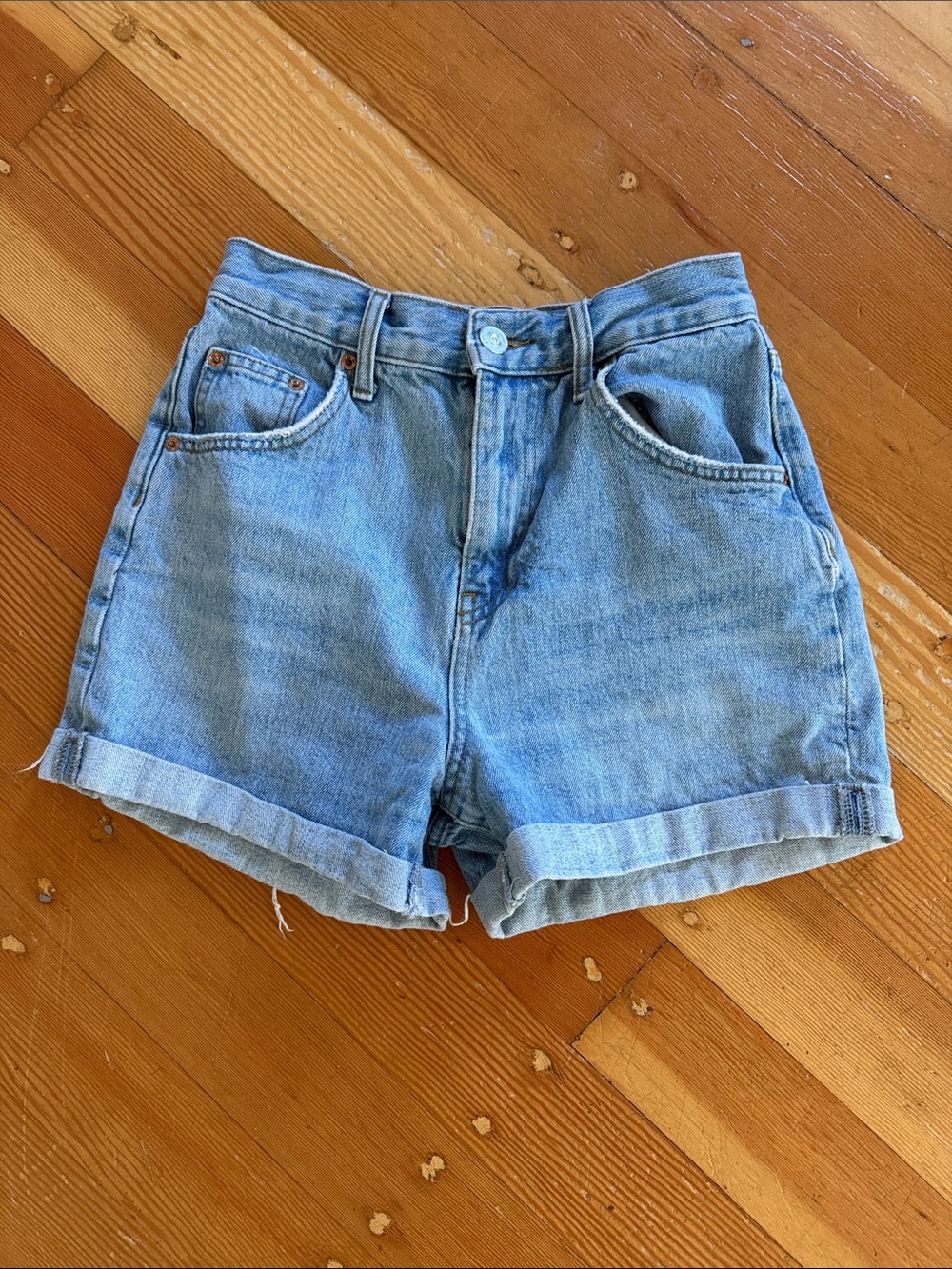 BDG Mom Shorts High Waist Cuffed Jean Shorts 26